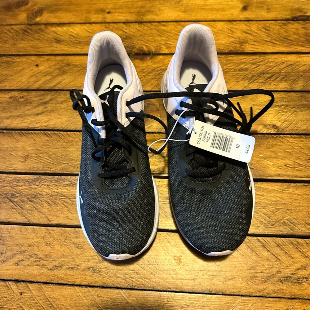LAST CHANCE - Make me an offer - Puma Black and White Athletic Shoes